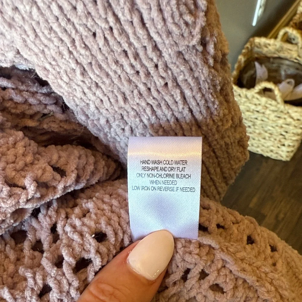 Elegant Lavender Women's Open-Knit Cardigan small - Picture 7 of 7